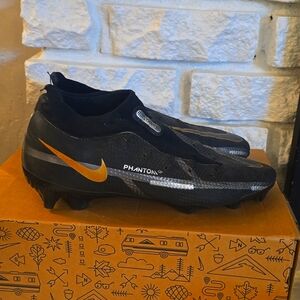 Nike Phantom Soccer Cleats